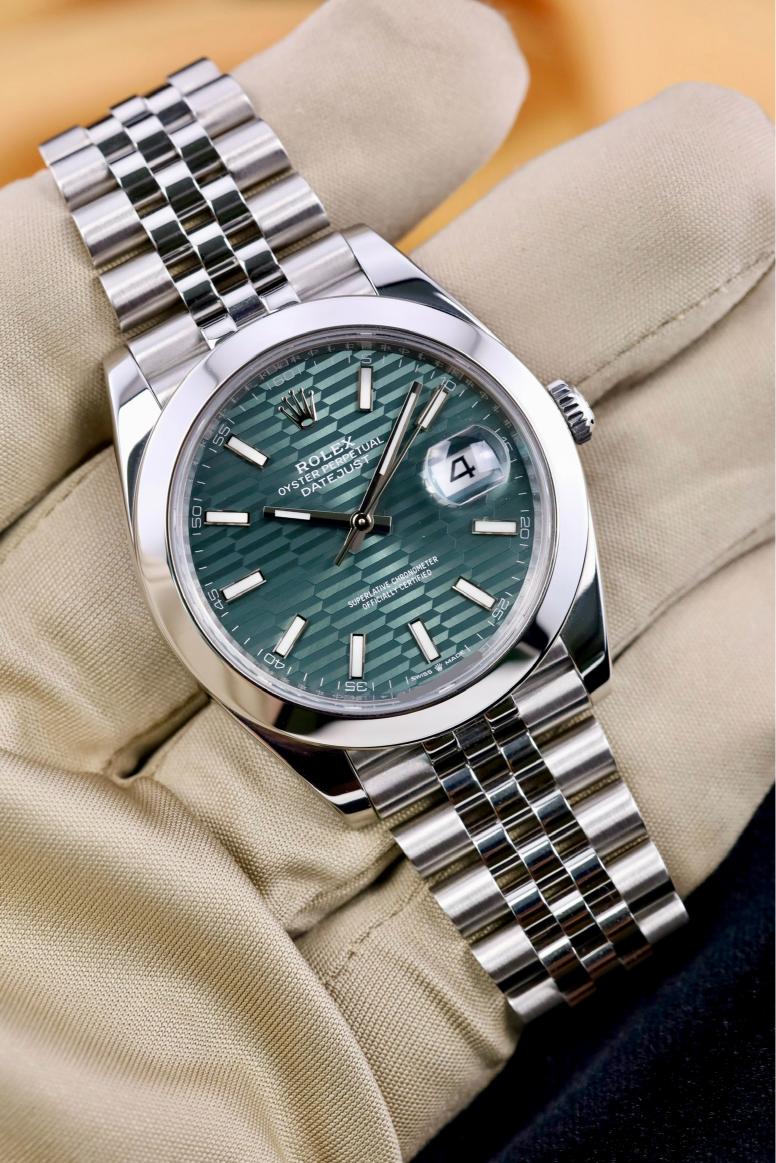 Rolex Datejust 41 Stainless Steel Mint Green Fluted Motif Index Dial Smooth Bezel Jubilee Bracelet - 126300 - 2022