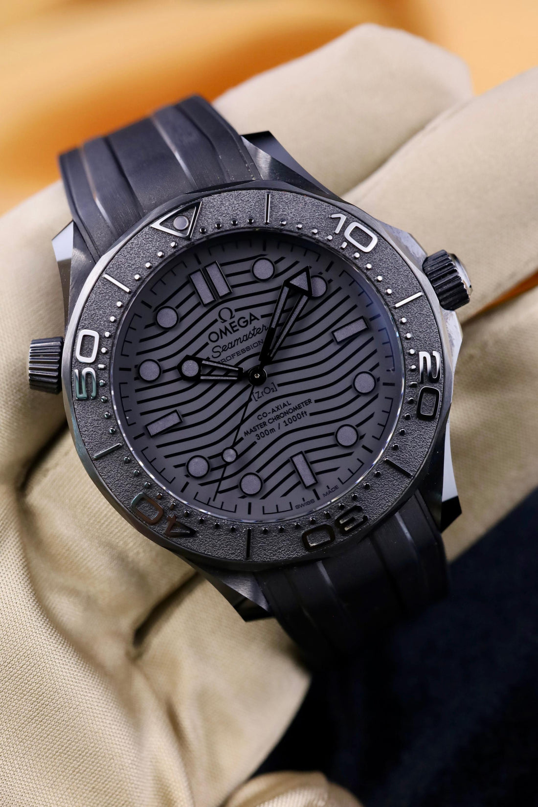 Omega Seamaster Diver 300M 43.5mm Black Ceramic Rubber Strap - 210.92.44.20.01.003 - 2024